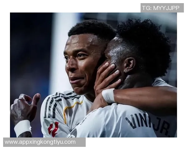 姆巴佩分享生活与比赛精彩瞬间展现轻松愉快的心情与状态 姆巴佩分享生活与比赛精彩瞬间展现轻松愉快的心情与状态