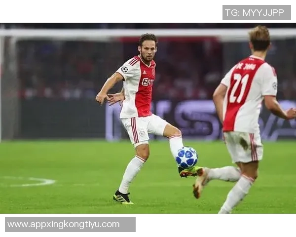 富安健洋自由身加盟阿贾克斯签约半年引发球迷热议