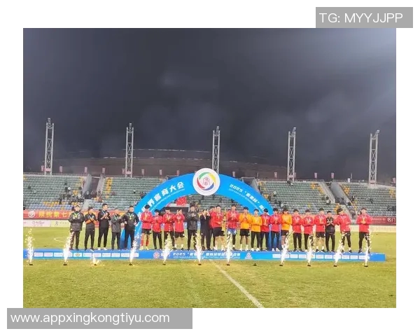 国家德比再掀波澜球迷热议赛场内外的精彩纷呈